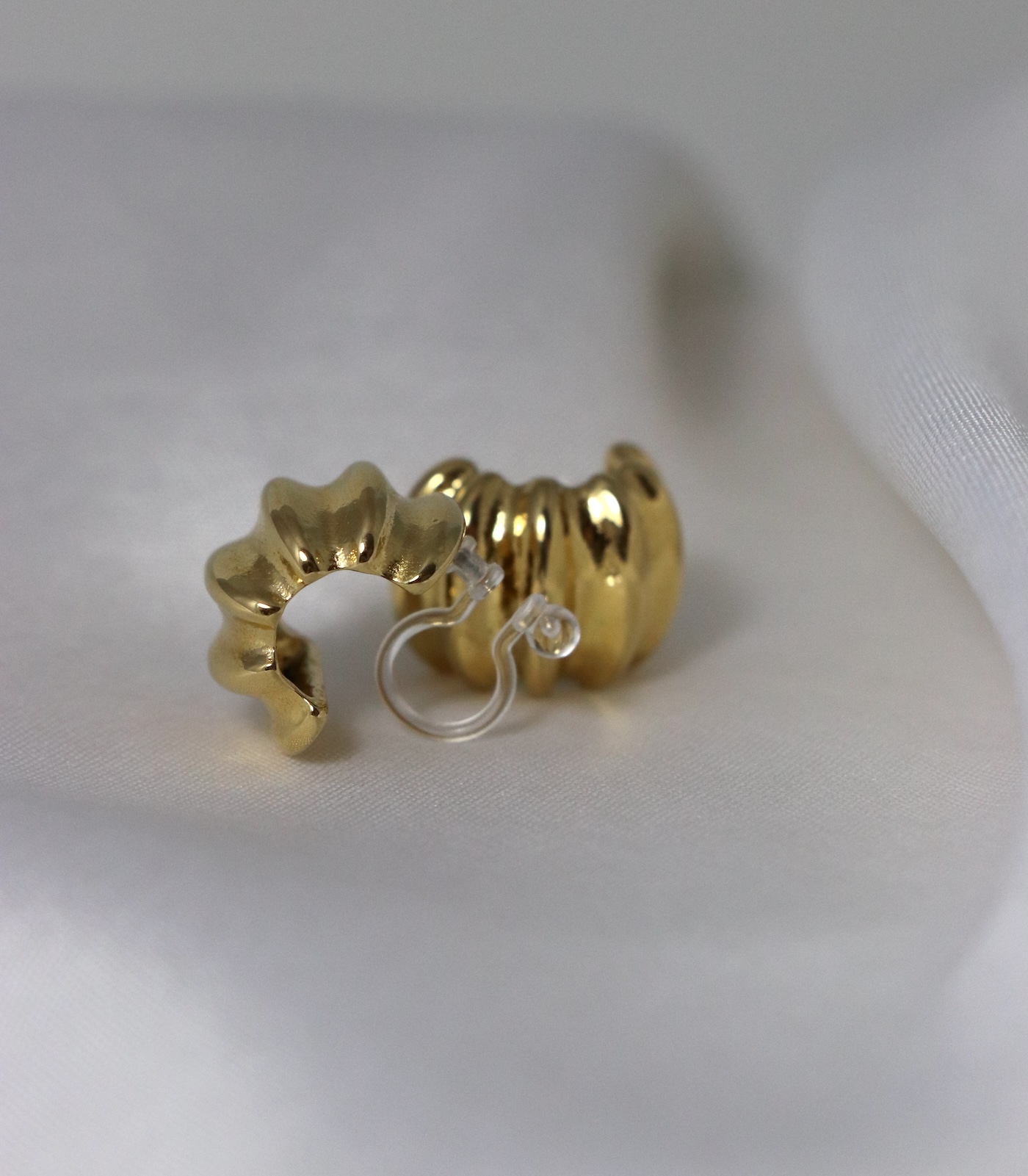 Ohrclips gold Seite